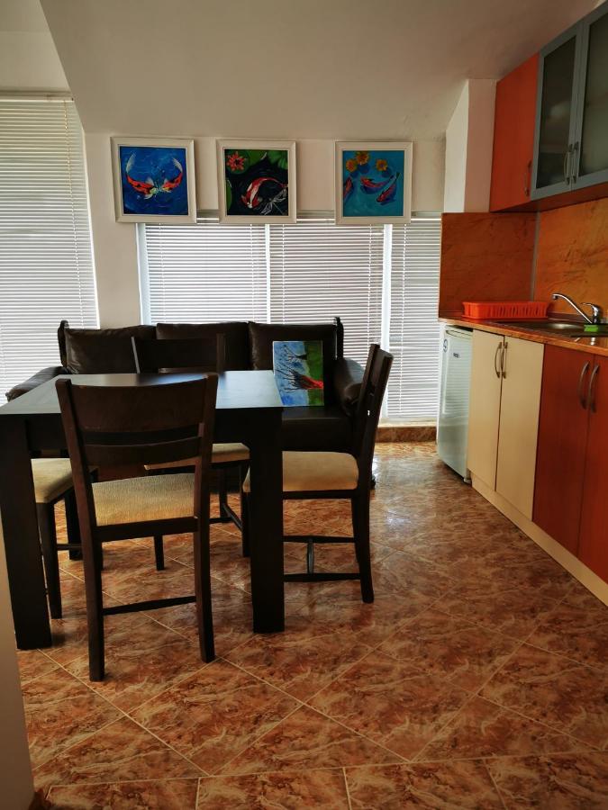 Jelezchevi Guest Rooms Primorsko Bagian luar foto