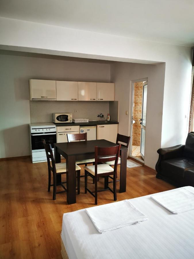 Jelezchevi Guest Rooms Primorsko Bagian luar foto