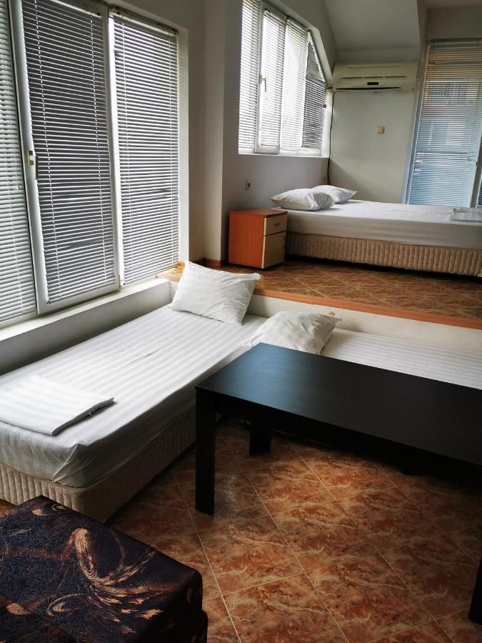 Jelezchevi Guest Rooms Primorsko Bagian luar foto