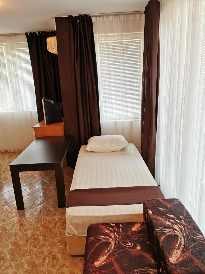 Jelezchevi Guest Rooms Primorsko Bagian luar foto