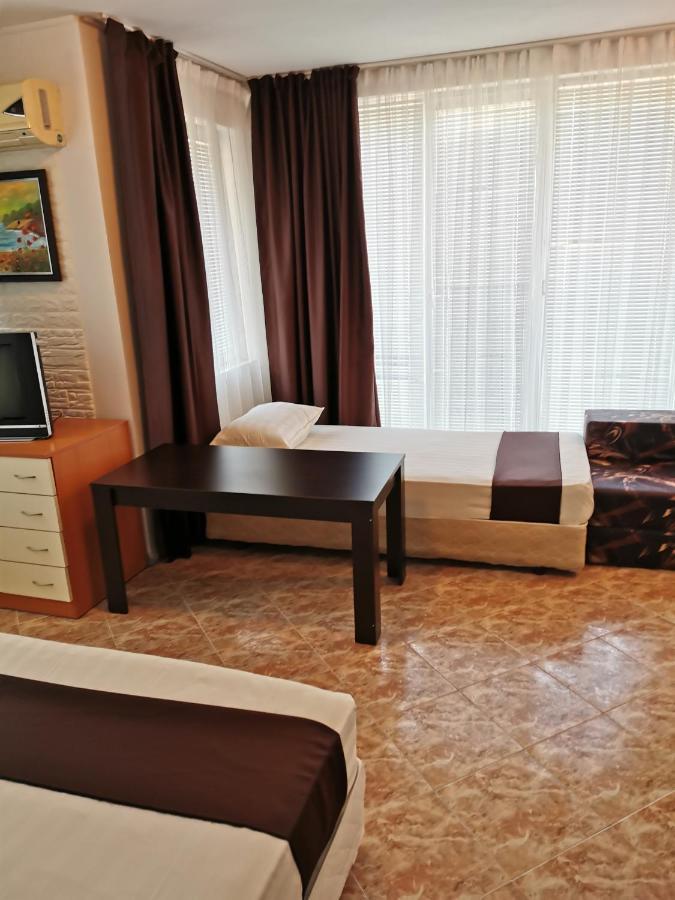 Jelezchevi Guest Rooms Primorsko Bagian luar foto