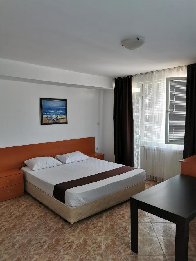 Jelezchevi Guest Rooms Primorsko Bagian luar foto