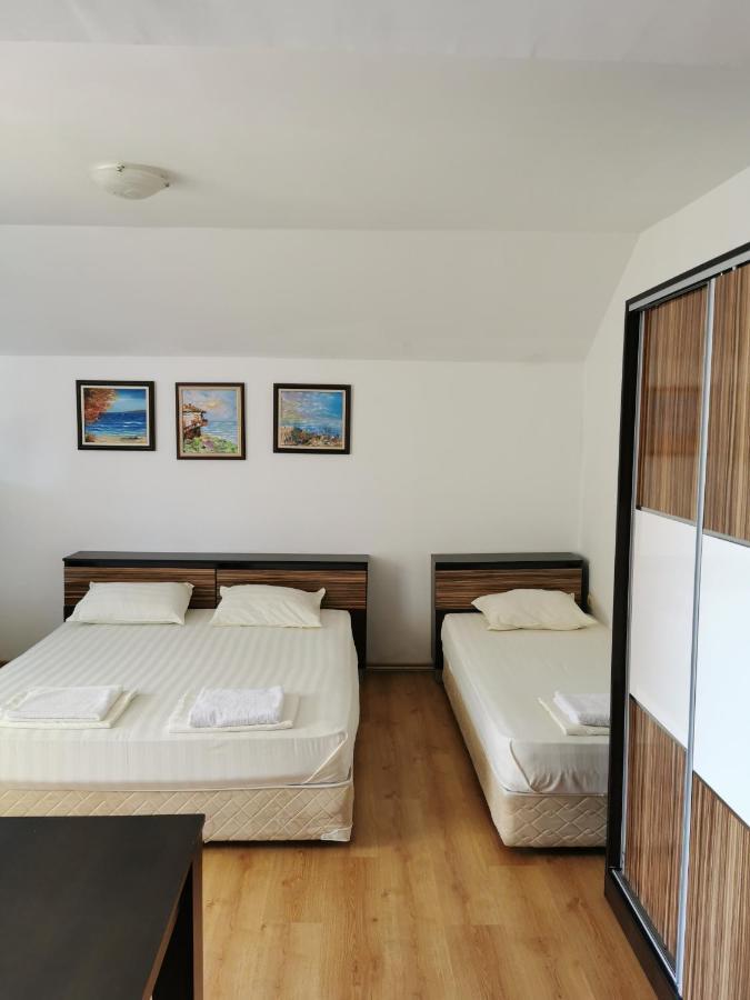 Jelezchevi Guest Rooms Primorsko Bagian luar foto