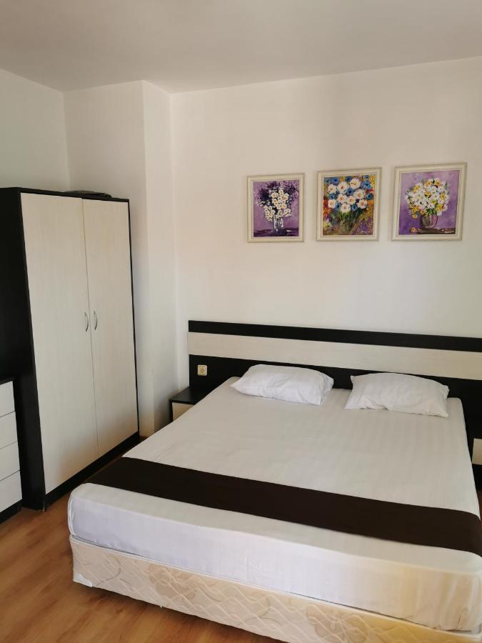 Jelezchevi Guest Rooms Primorsko Bagian luar foto