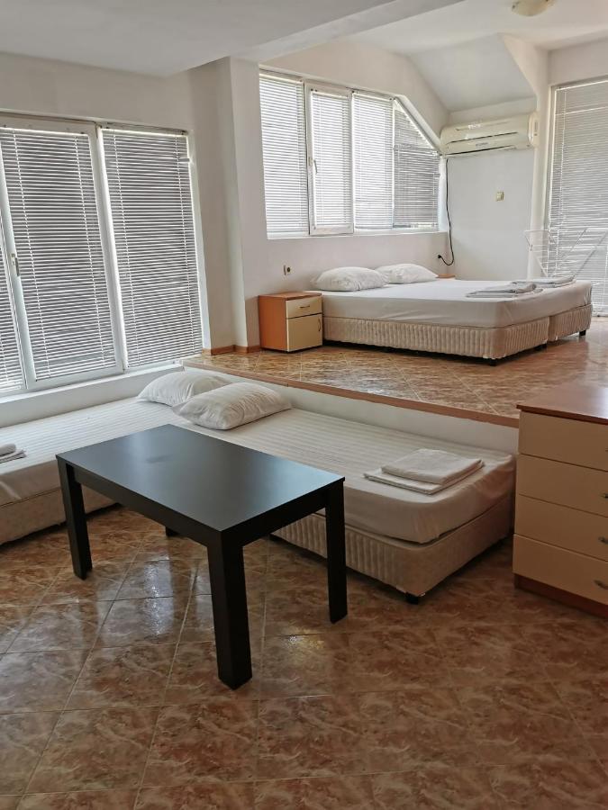 Jelezchevi Guest Rooms Primorsko Bagian luar foto