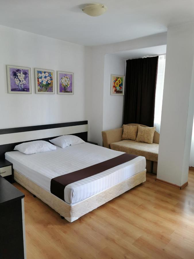 Jelezchevi Guest Rooms Primorsko Bagian luar foto