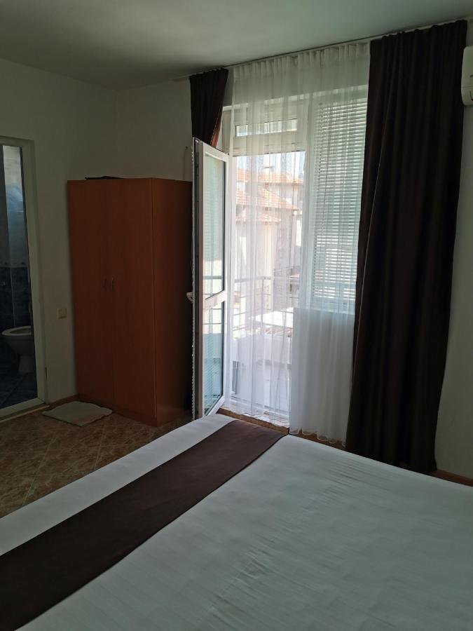Jelezchevi Guest Rooms Primorsko Bagian luar foto