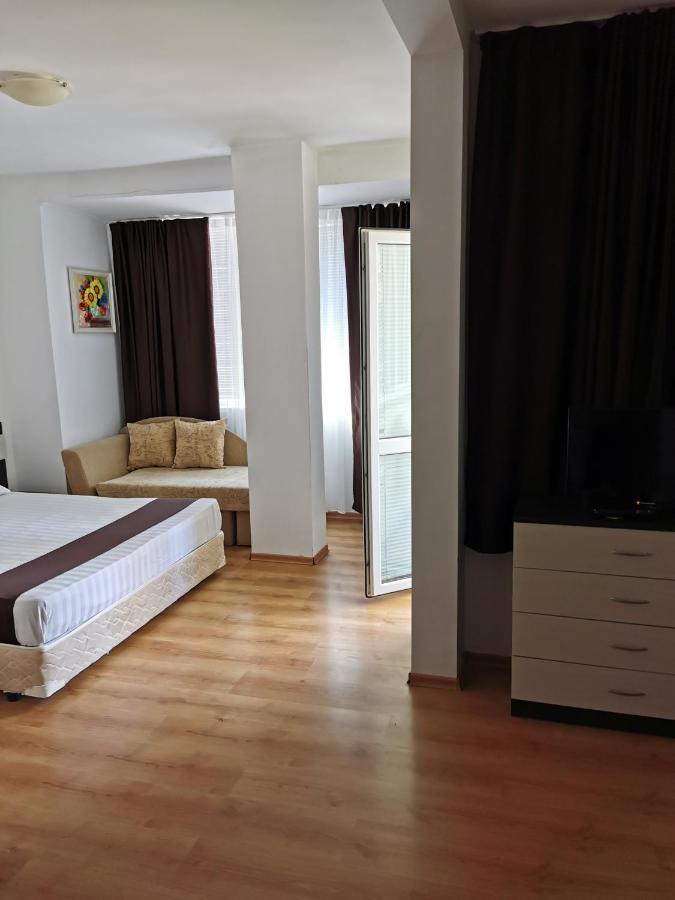 Jelezchevi Guest Rooms Primorsko Bagian luar foto