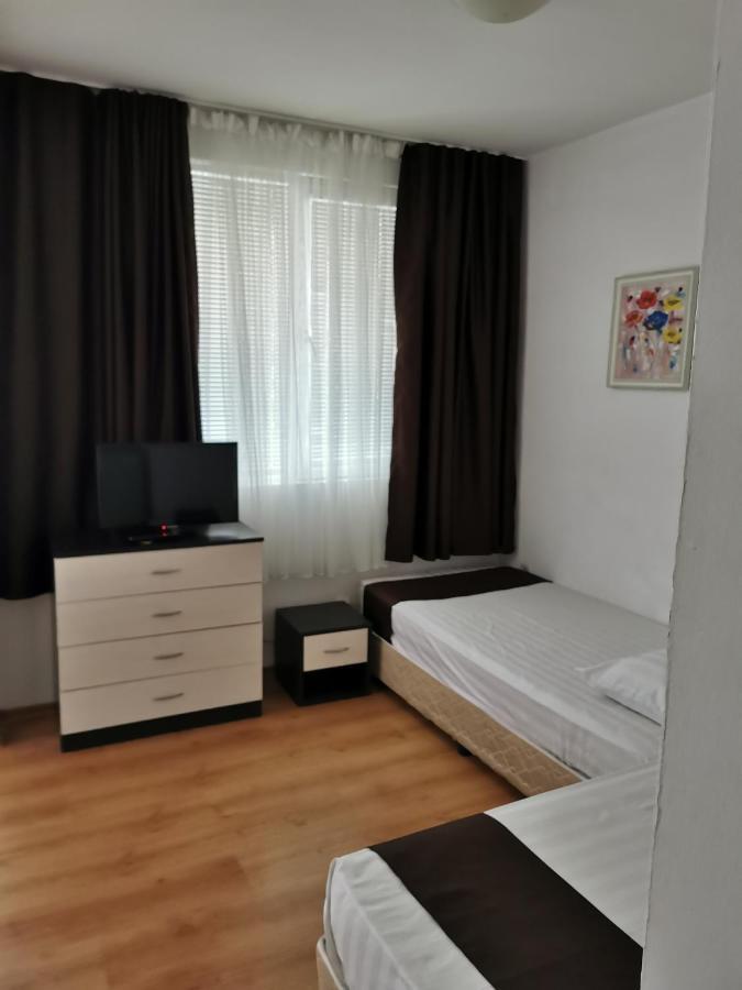 Jelezchevi Guest Rooms Primorsko Bagian luar foto