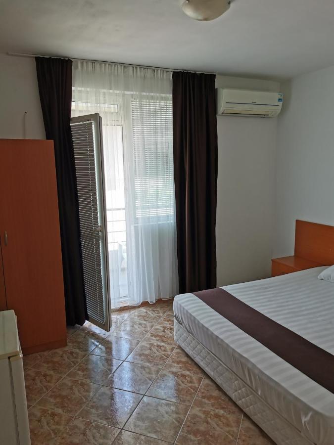 Jelezchevi Guest Rooms Primorsko Bagian luar foto