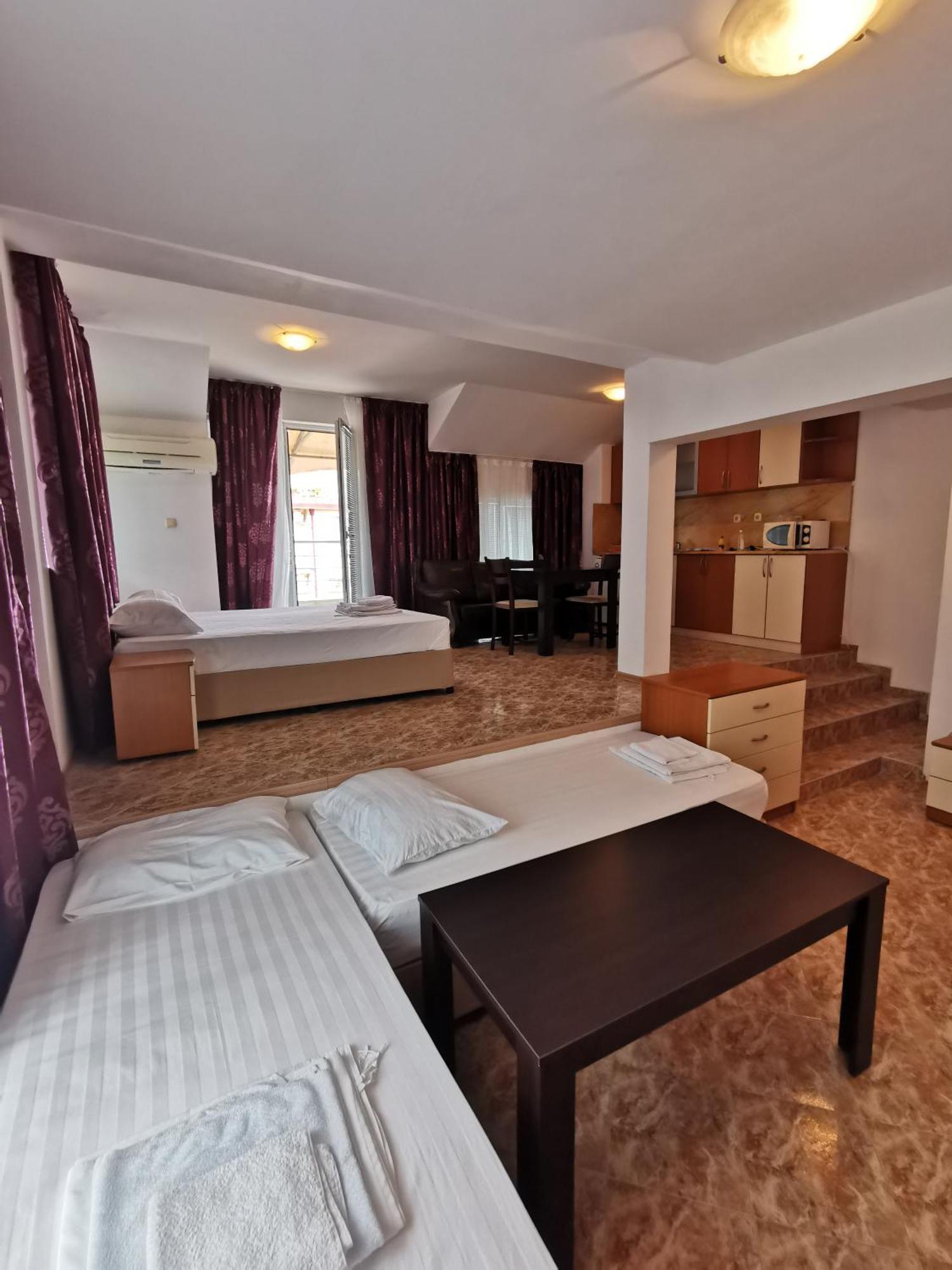 Jelezchevi Guest Rooms Primorsko Bagian luar foto