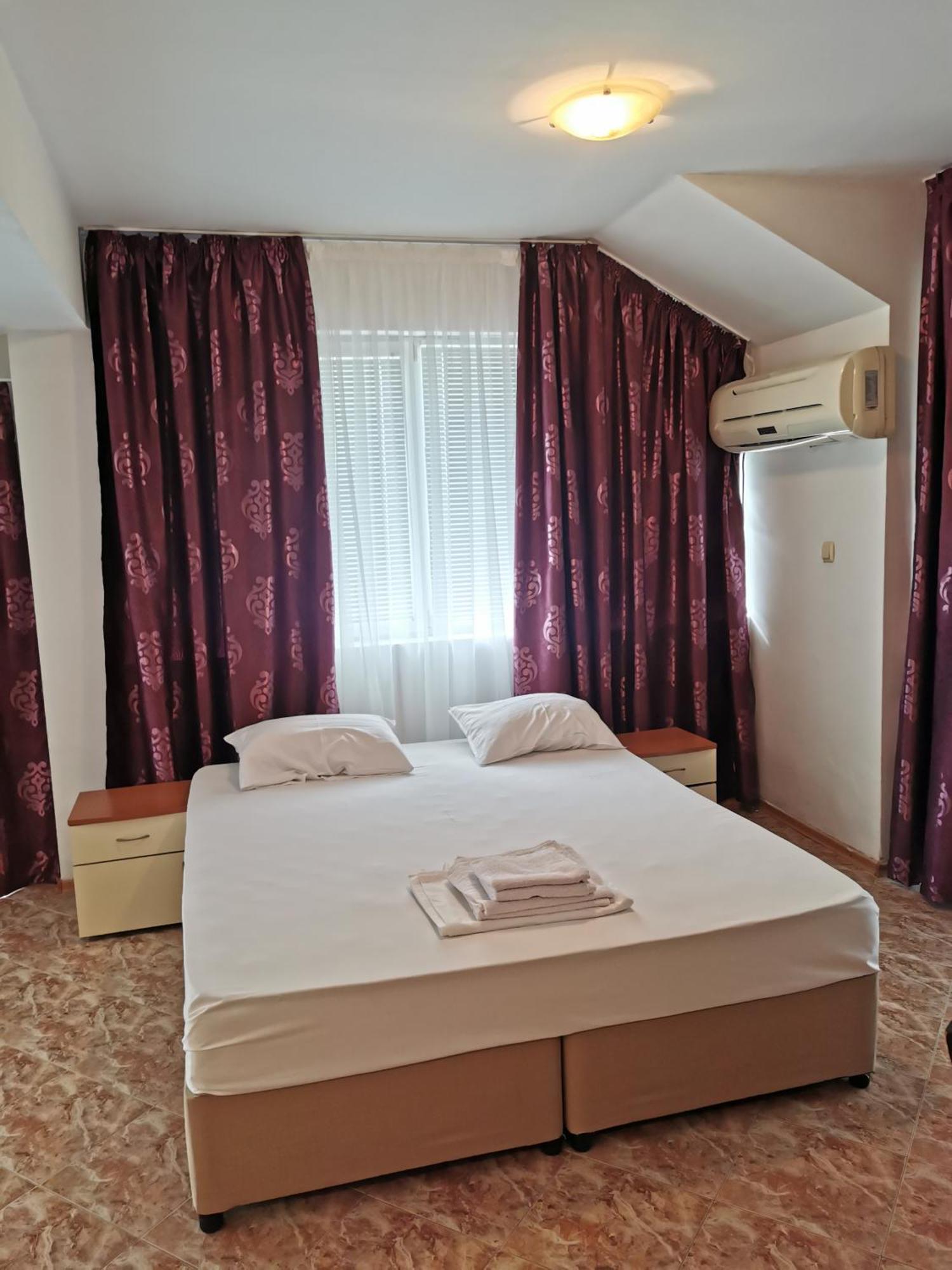 Jelezchevi Guest Rooms Primorsko Bagian luar foto