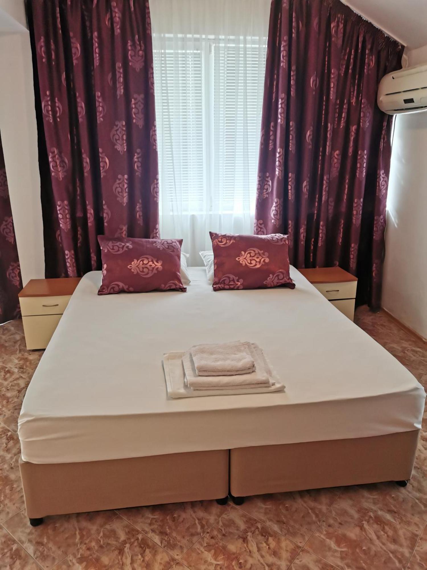 Jelezchevi Guest Rooms Primorsko Bagian luar foto