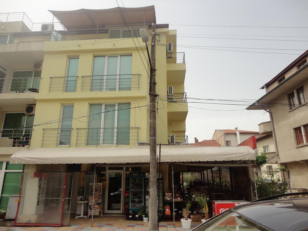 Jelezchevi Guest Rooms Primorsko Bagian luar foto