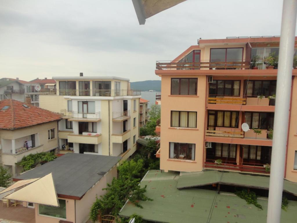 Jelezchevi Guest Rooms Primorsko Bagian luar foto
