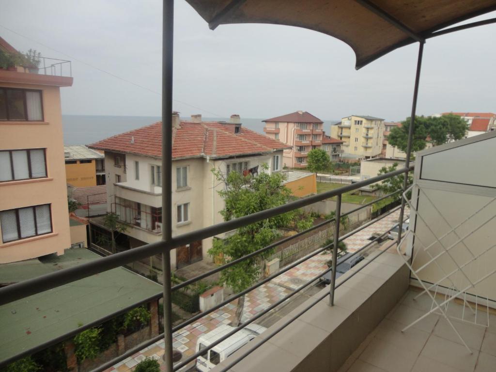 Jelezchevi Guest Rooms Primorsko Bagian luar foto