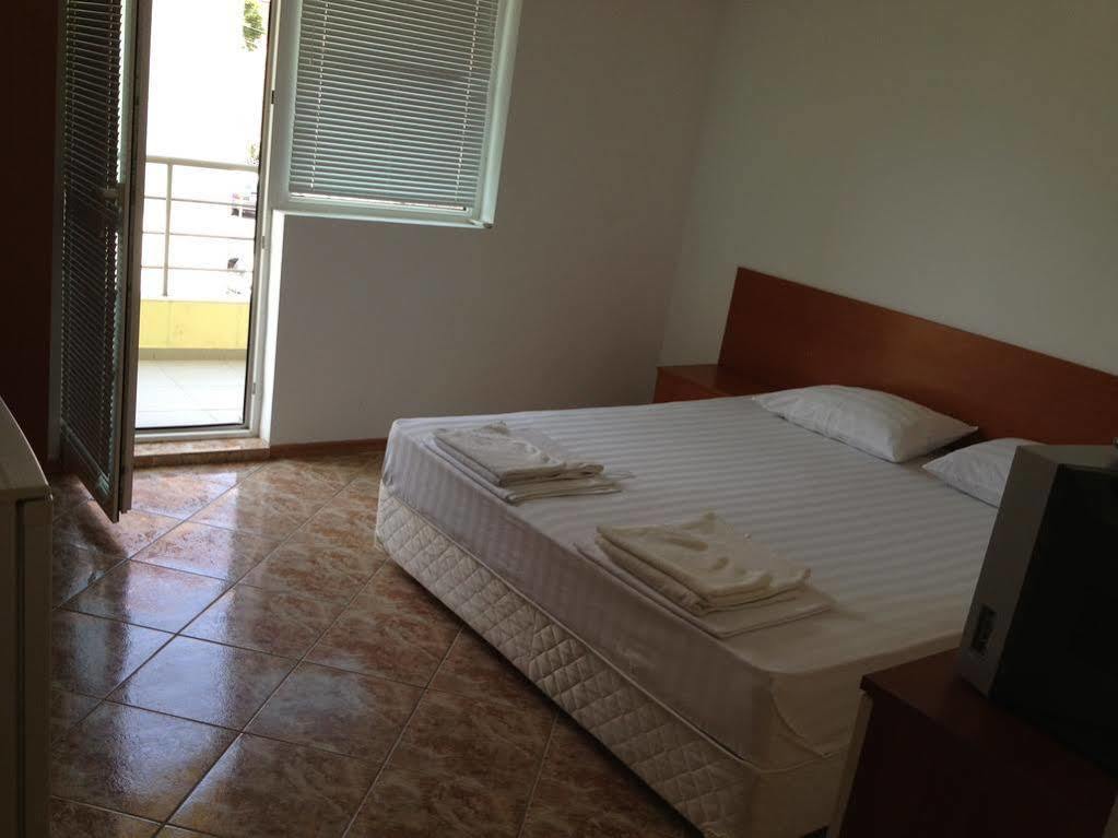 Jelezchevi Guest Rooms Primorsko Bagian luar foto